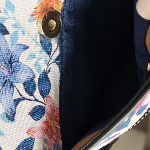 Floral Crossbody Bag with Multi-Color Design - Picture 6 of 6